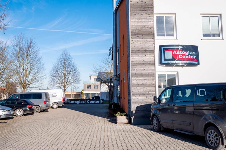 Autoglas Center in Finsing